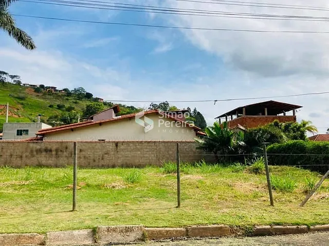 Terreno com 467m², à venda, no bairro Balança em Simão Pereira
