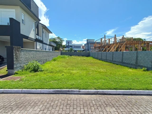 Foto do Terreno - Terreno plano de 384,77m², plano, com ESCRITURA PÚBLICA, no Condomínio Caminho do Engenho III - Campeche - Florianópolis/SC | Costão Sul Imóveis