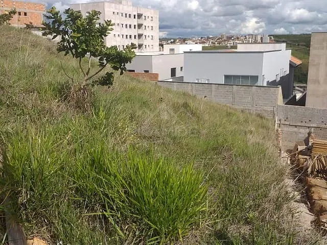 Terreno com 356m², à venda, no bairro Residencial Summer Ville em Poços de Caldas