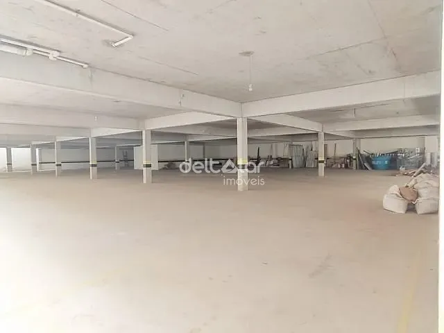 Galpão / Barracão com 1015m², para alugar, no bairro Santa Mônica em Belo Horizonte