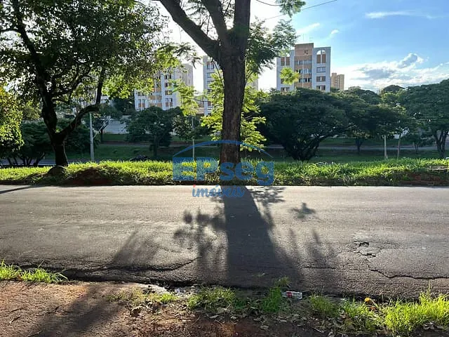 Terreno com 250m², à venda, no bairro Califórnia em Londrina
