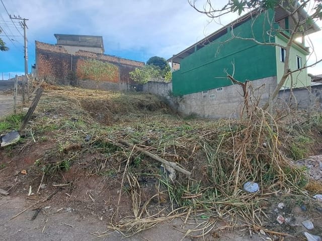 Terreno com 335m², à venda, no bairro Parque Independência em Juiz de Fora