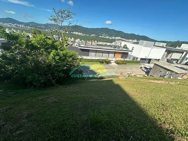 Terreno com 720m², à venda, no bairro Trindade em Florianópolis