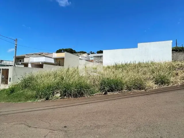 Terreno com 374m², à venda, no bairro Centro em Rolândia