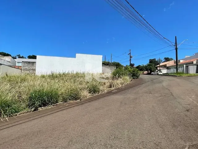 Terreno com 374m², à venda, no bairro Centro em Rolândia