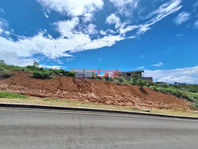 Terreno com 484m², à venda, no bairro Nossa Senhora da Vitória em Ilhéus