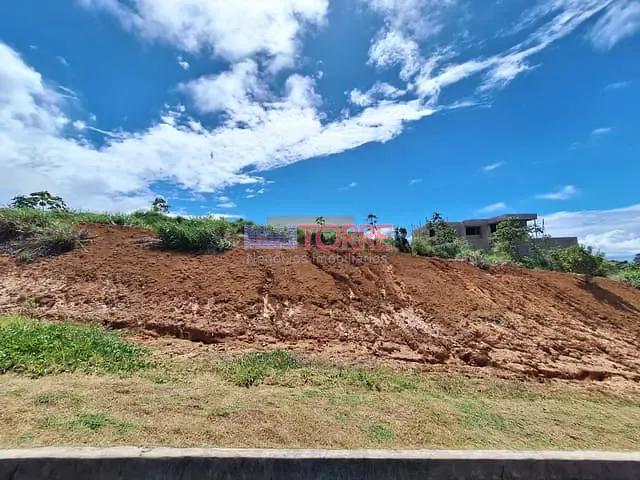 Terreno com 484m², à venda, no bairro Nossa Senhora da Vitória em Ilhéus