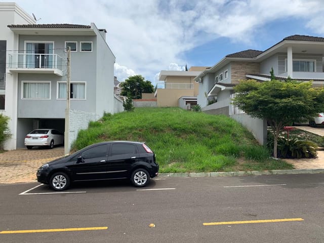 Terreno com 301m², à venda, no bairro Oficinas em Ponta Grossa