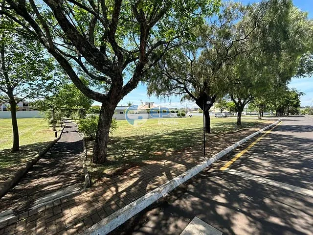 Terreno com 1253m², à venda, no bairro Jardim Tarobá em Cambé