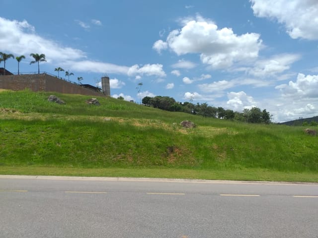 Terreno com 800m², à venda, no bairro Monte Alegre em Vinhedo
