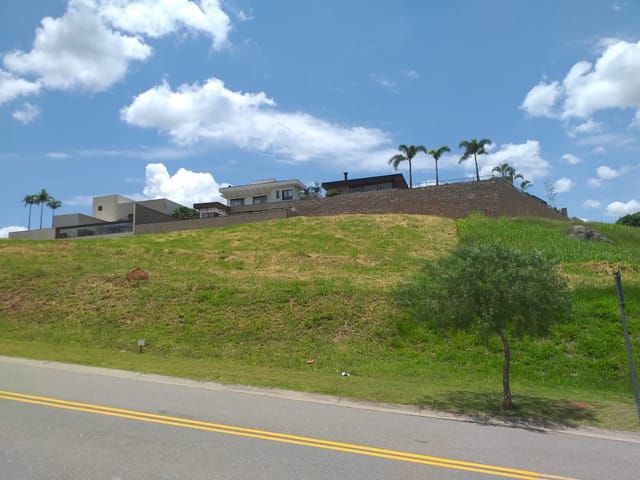 Terreno com 800m², à venda, no bairro Monte Alegre em Vinhedo