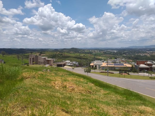 Terreno com 800m², à venda, no bairro Monte Alegre em Vinhedo