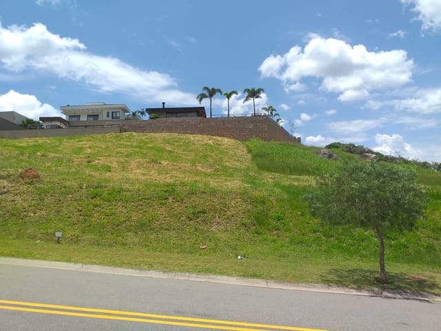 Terreno com 800m², à venda, no bairro Monte Alegre em Vinhedo
