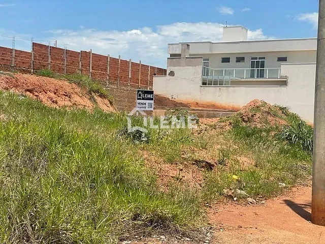 Terreno com 250m², à venda, no bairro Jardim Lago dos Ipês  em Mococa