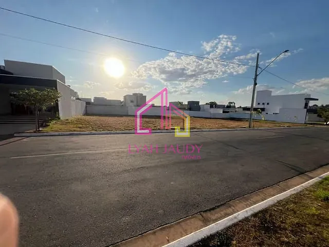Terreno com 250m², à venda, no bairro Jardim Imperial em Cuiabá