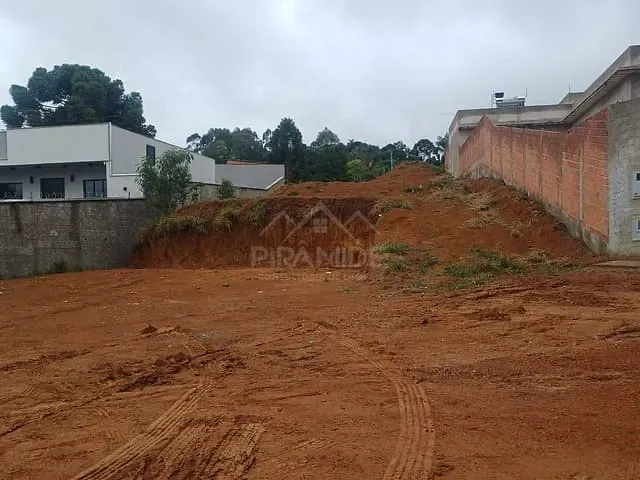 Terreno com 203m², à venda, no bairro Terra de Santo Antonio em Caldas