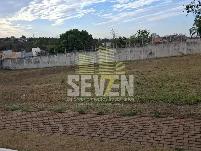 Terreno com 661m², à venda, no bairro Jardim Shangri La em Bauru