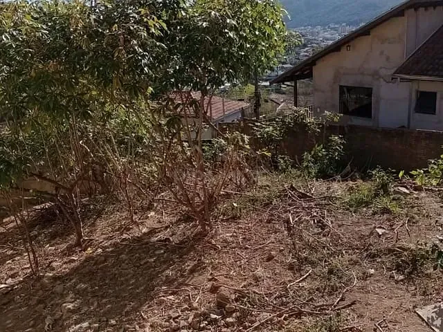 Terreno com 300m², à venda, no bairro Dom Bosco em Poços de Caldas