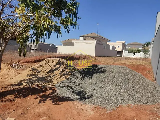 Terreno com 250m², à venda, no bairro Jardim Residencial Eulália em Votuporanga