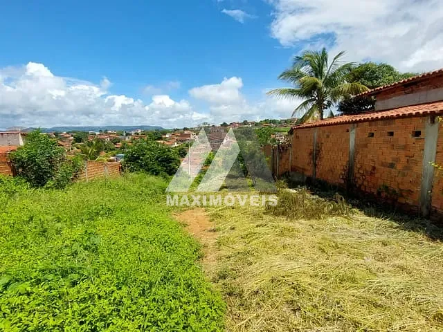 Terreno com 360m², à venda, no bairro Santa Tereza em Araçuaí