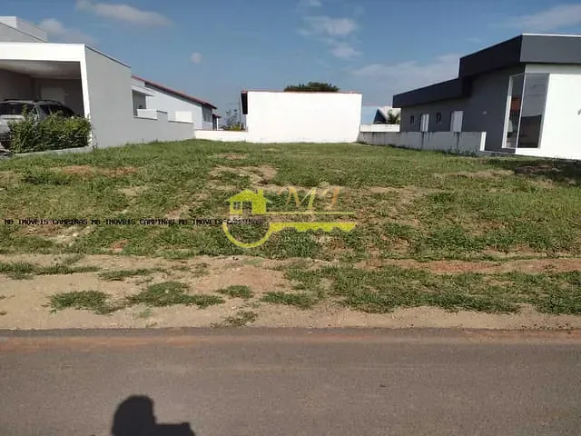Terreno com 450m², à venda, no bairro Condomínio Ninho Verde em Quadra