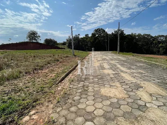 Terreno com 360m², à venda, no bairro Nova Descoberta em Tijucas