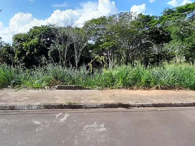 Terreno com 285m², à venda, no bairro Ouro Verde  em Guaxupé