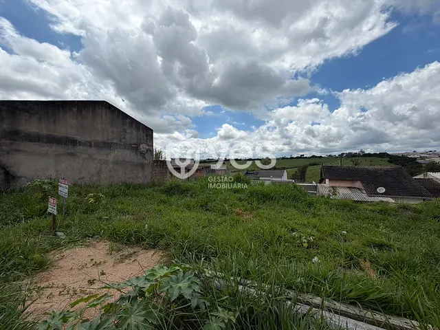 Terreno com 240m², à venda, no bairro Parque das Mangabeiras em Araxá