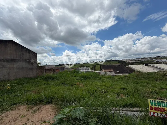 Terreno com 240m², à venda, no bairro Parque das Mangabeiras em Araxá