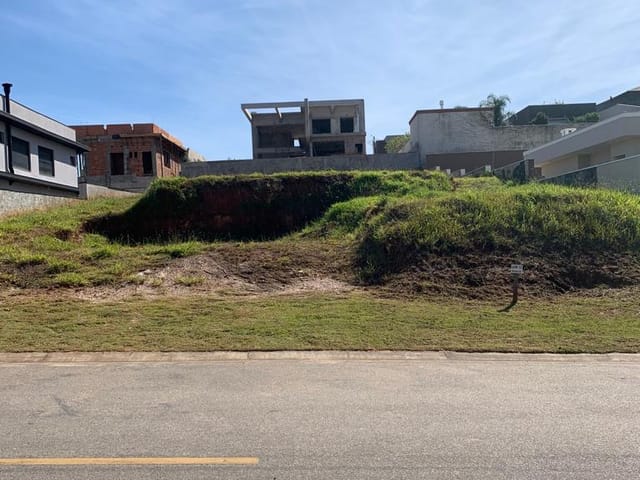 Terreno com 800m², à venda, no bairro Monte Alegre em Vinhedo
