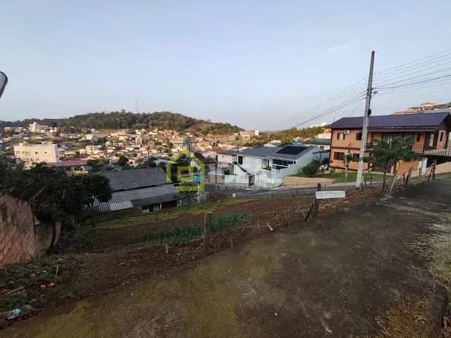 Terreno com 304m², à venda, no bairro Nações em Concórdia