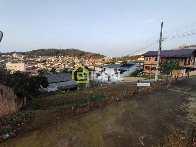 Terreno com 304m², à venda, no bairro Nações em Concórdia