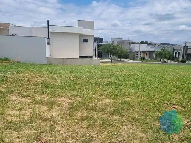 Terreno com 175m², à venda, no bairro Loteamento Terras de São Pedro e São Paulo em Salto