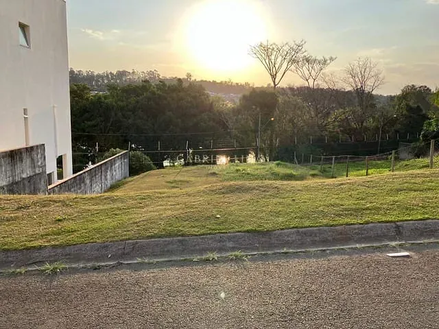 Terreno com 343m², à venda, no bairro Jardim Novo Mundo em Jundiaí