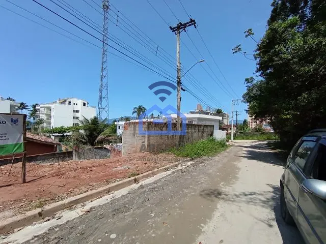 Terreno com 302m², à venda, no bairro Massaguaçu em Caraguatatuba