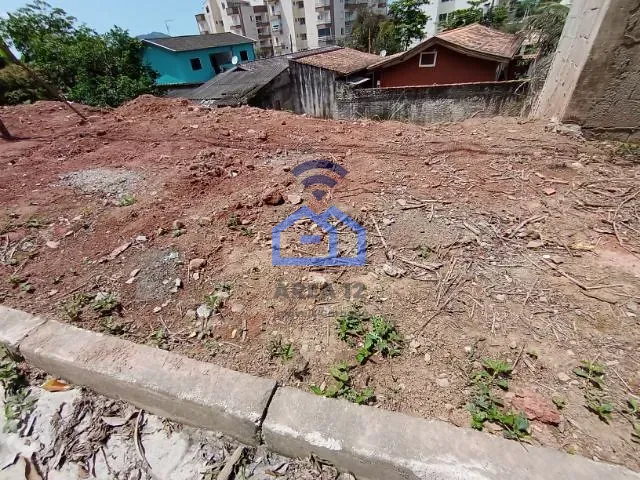 Terreno com 302m², à venda, no bairro Massaguaçu em Caraguatatuba