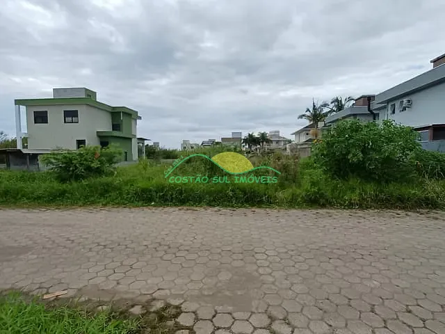 Terreno com 720m², à venda, no bairro Carianos em Florianópolis