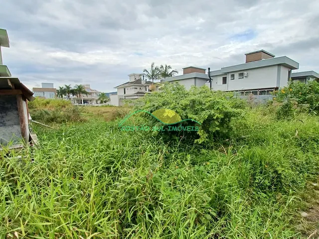 Terreno com 720m², à venda, no bairro Carianos em Florianópolis