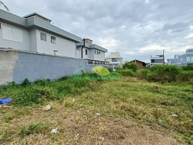 Terreno com 720m², à venda, no bairro Carianos em Florianópolis