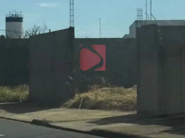 Terreno com 253m², à venda, no bairro Jardim Kanebo em Pirassununga