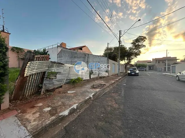 Terreno com 275m², à venda, no bairro Jardim Brasília em Londrina