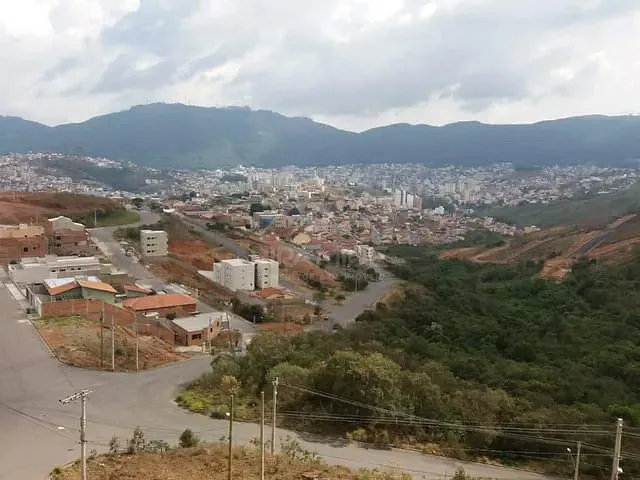 Terreno com 200m², à venda, no bairro Jardim Bandeirantes em Poços de Caldas