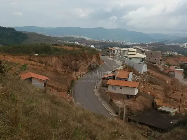 Terreno com 200m², à venda, no bairro Jardim Bandeirantes em Poços de Caldas
