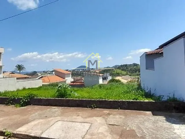 Terreno com 450m², à venda, no bairro Residencial Nova  Floresta  em Guaxupé