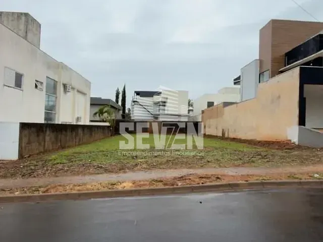 Terreno com 450m², à venda, no bairro Residencial Lago Sul em Bauru