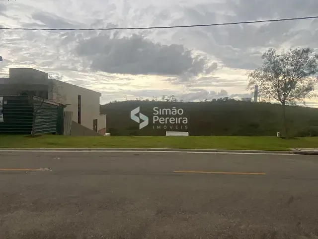Terreno com 465m², à venda, no bairro São Pedro em Juiz de Fora