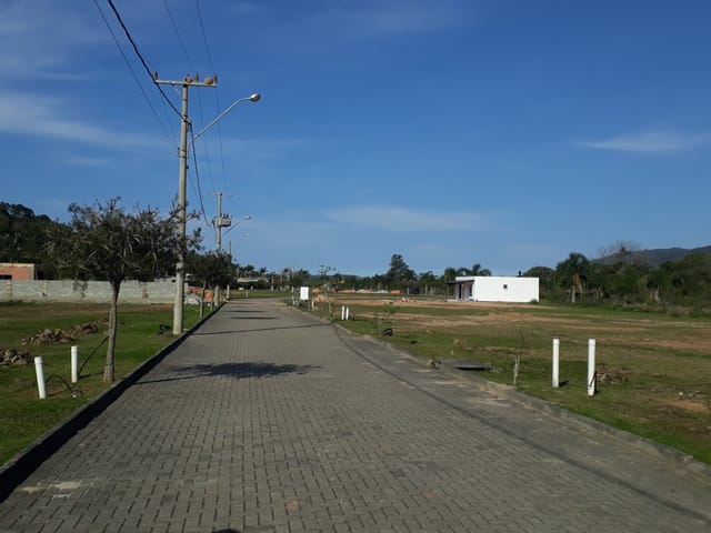 Foto do Terreno - Terreno plano com 408,91 m², com Escritura Pública e financiável no Condomínio Vilaporé I em Canajurê - Florianópolis/SC | Costão Sul Imóveis