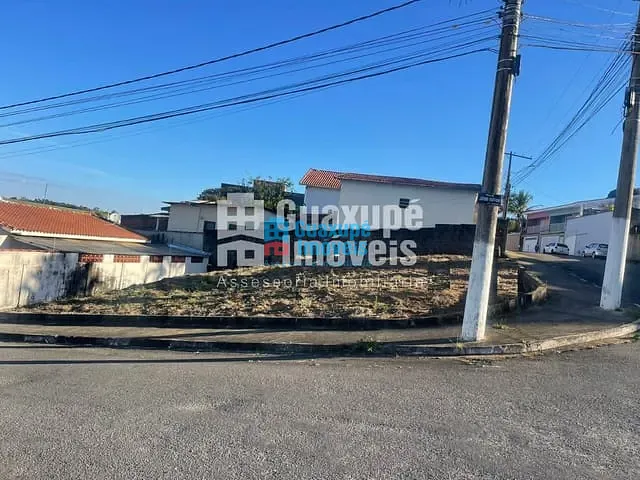 Terreno com 294m², à venda, no bairro Parque do Lago em Guaxupé