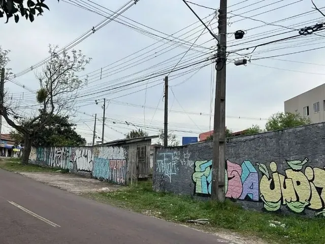 Terreno à venda, no bairro Cajuru em Curitiba