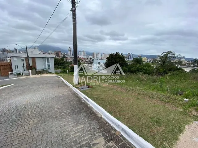 Terreno com 336m², à venda, no bairro Passa Vinte em Palhoça
